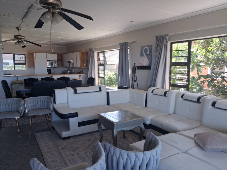 To Let 3 Bedroom Property for Rent in Winterstrand Eastern Cape